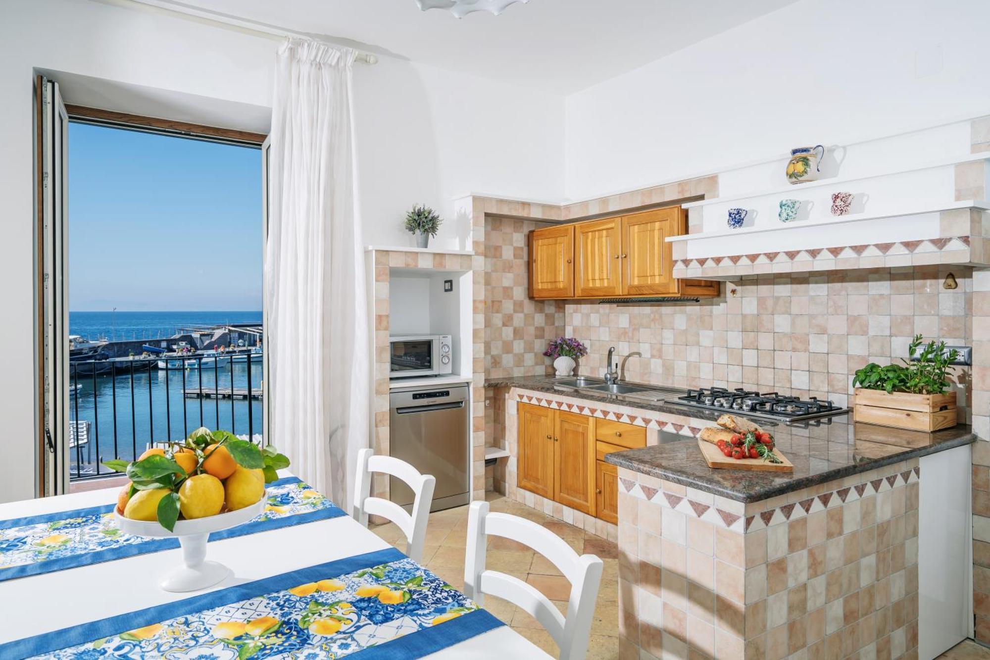 De Luca - Luxury With Terrace And Jacuzzi By The Sea Villa
